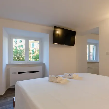 Castelli's Apartmetnts Fico 1 *